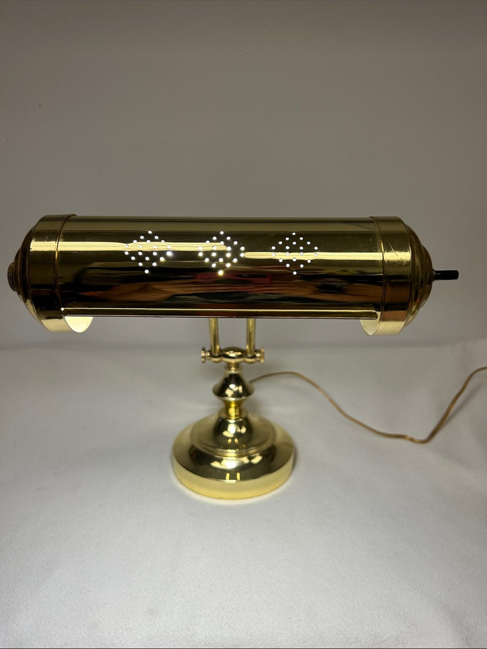 Vintage 17.5” brass and gold tone metal Bankers  / Piano / Lawyers lamp
